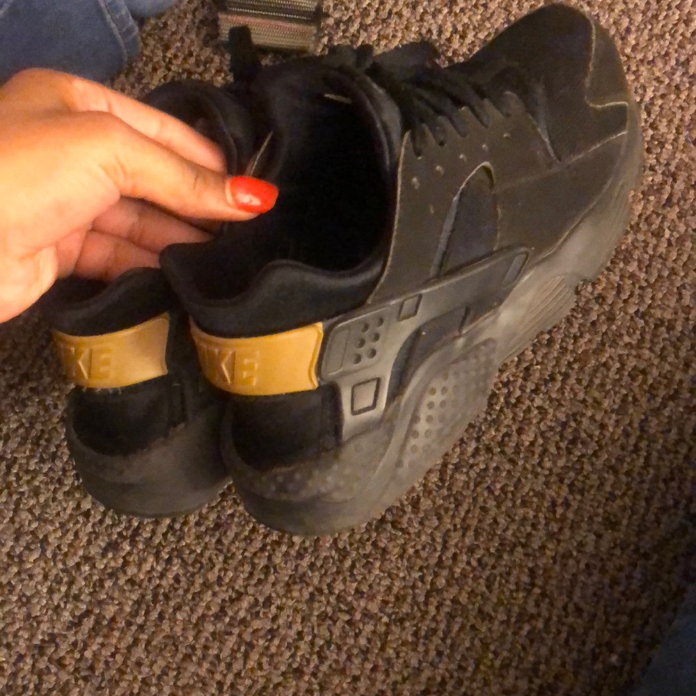 Black Huaraches Nike